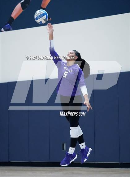 Thumbnail 3 in Victoria West vs. Willis (Legends Invitational) photogallery.