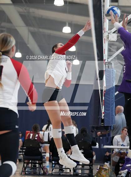 Thumbnail 3 in Victoria West vs. Willis (Legends Invitational) photogallery.