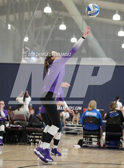 Thumbnail 1 in Victoria West vs. Willis (Legends Invitational) photogallery.
