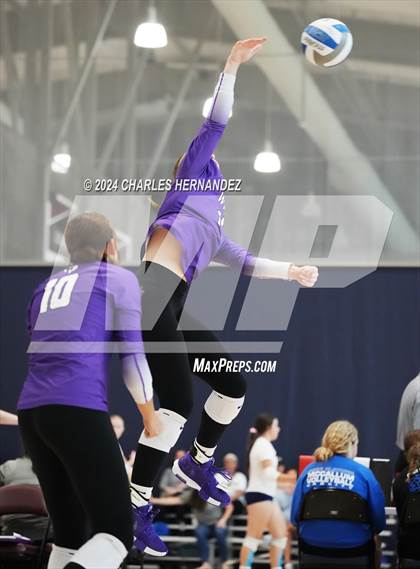 Thumbnail 2 in Victoria West vs. Willis (Legends Invitational) photogallery.