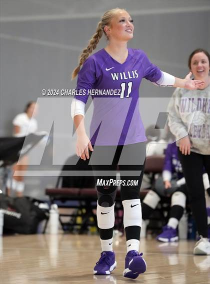 Thumbnail 3 in Victoria West vs. Willis (Legends Invitational) photogallery.