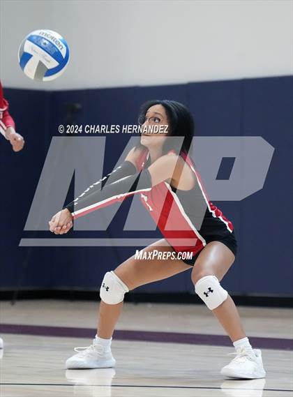 Thumbnail 3 in Victoria West vs. Willis (Legends Invitational) photogallery.