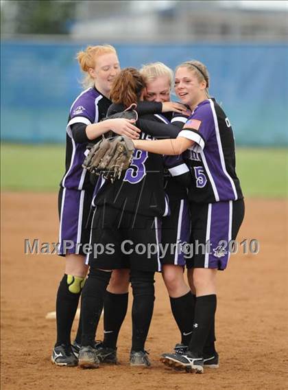 Thumbnail 2 in Grantsburg vs Arcadia (WIAA D3 Sectional Final) photogallery.