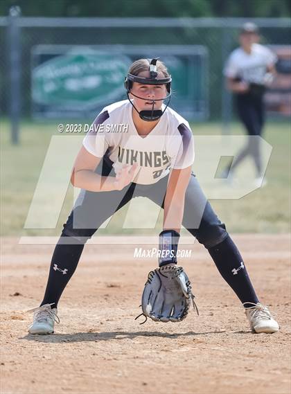 Thumbnail 1 in Edgewood-Colesburg vs Kee (West Delaware Innvitational) photogallery.
