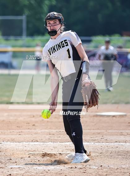 Thumbnail 3 in Edgewood-Colesburg vs Kee (West Delaware Innvitational) photogallery.