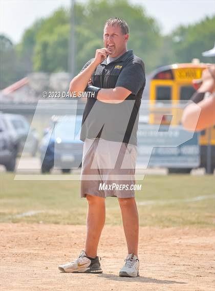 Thumbnail 2 in Edgewood-Colesburg vs Kee (West Delaware Innvitational) photogallery.