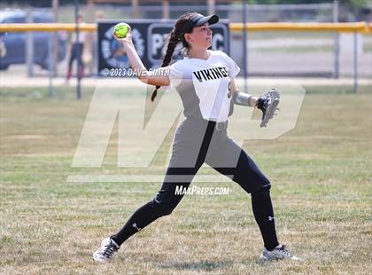 Thumbnail 2 in Edgewood-Colesburg vs Kee (West Delaware Innvitational) photogallery.