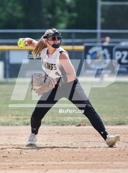 Thumbnail 2 in Edgewood-Colesburg vs Kee (West Delaware Innvitational) photogallery.