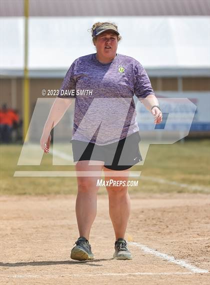 Thumbnail 2 in Edgewood-Colesburg vs Kee (West Delaware Innvitational) photogallery.