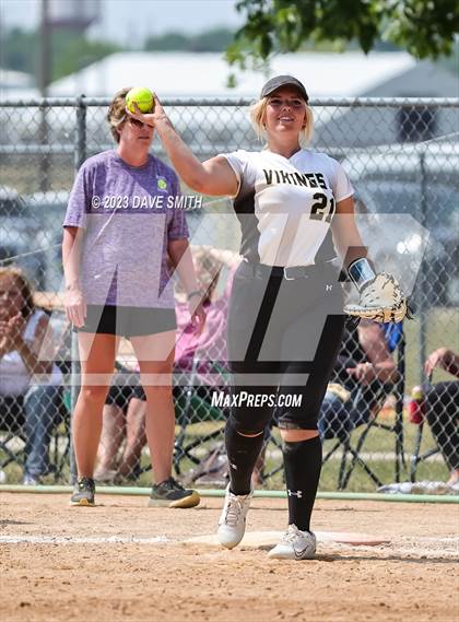 Thumbnail 3 in Edgewood-Colesburg vs Kee (West Delaware Innvitational) photogallery.