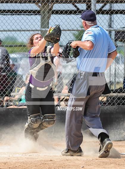 Thumbnail 3 in Edgewood-Colesburg vs Kee (West Delaware Innvitational) photogallery.