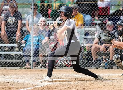 Thumbnail 3 in Edgewood-Colesburg vs Kee (West Delaware Innvitational) photogallery.