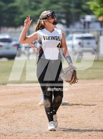 Thumbnail 2 in Edgewood-Colesburg vs Kee (West Delaware Innvitational) photogallery.