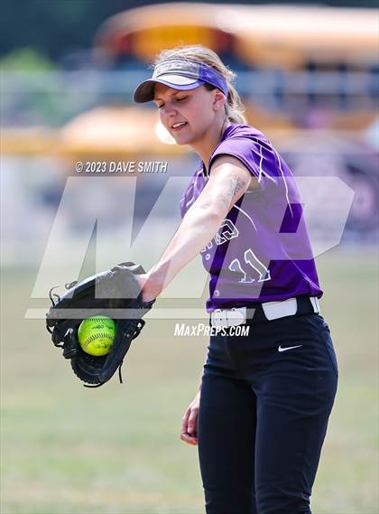 Thumbnail 3 in Edgewood-Colesburg vs Kee (West Delaware Innvitational) photogallery.