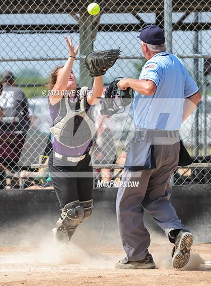 Thumbnail 2 in Edgewood-Colesburg vs Kee (West Delaware Innvitational) photogallery.
