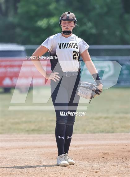Thumbnail 3 in Edgewood-Colesburg vs Kee (West Delaware Innvitational) photogallery.