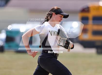Thumbnail 3 in Edgewood-Colesburg vs Kee (West Delaware Innvitational) photogallery.