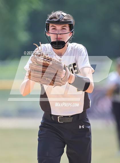 Thumbnail 2 in Edgewood-Colesburg vs Kee (West Delaware Innvitational) photogallery.