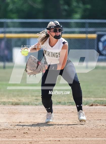 Thumbnail 3 in Edgewood-Colesburg vs Kee (West Delaware Innvitational) photogallery.