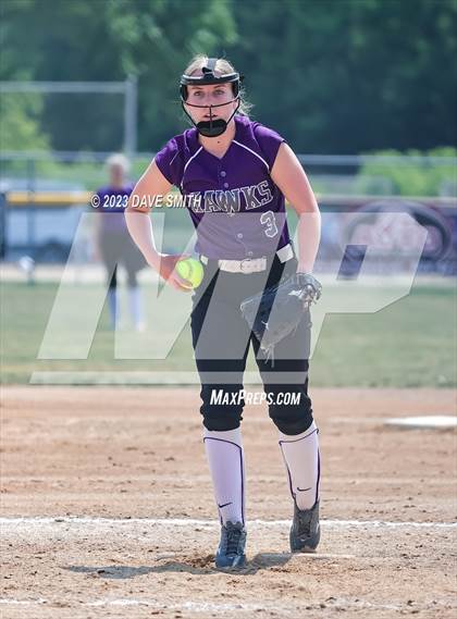 Thumbnail 2 in Edgewood-Colesburg vs Kee (West Delaware Innvitational) photogallery.
