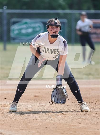 Thumbnail 2 in Edgewood-Colesburg vs Kee (West Delaware Innvitational) photogallery.
