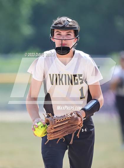 Thumbnail 3 in Edgewood-Colesburg vs Kee (West Delaware Innvitational) photogallery.