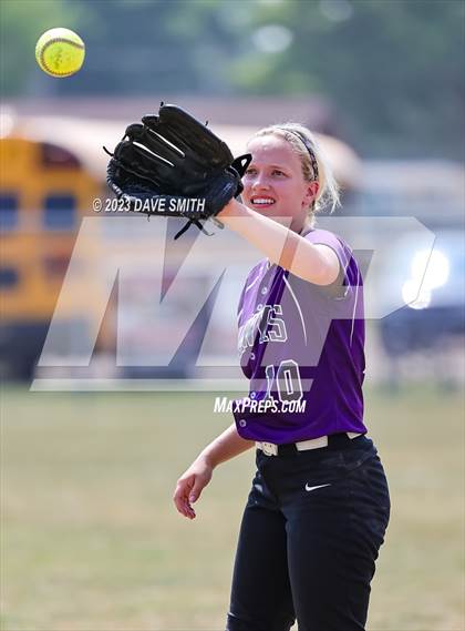 Thumbnail 3 in Edgewood-Colesburg vs Kee (West Delaware Innvitational) photogallery.