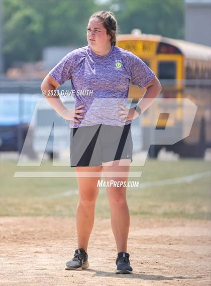 Thumbnail 2 in Edgewood-Colesburg vs Kee (West Delaware Innvitational) photogallery.