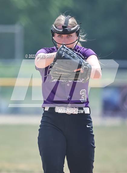 Thumbnail 3 in Edgewood-Colesburg vs Kee (West Delaware Innvitational) photogallery.