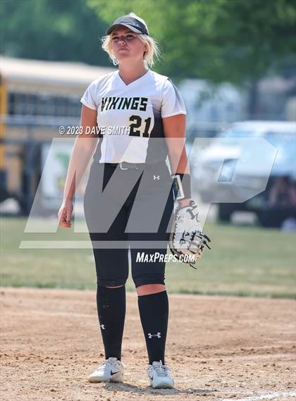 Thumbnail 2 in Edgewood-Colesburg vs Kee (West Delaware Innvitational) photogallery.