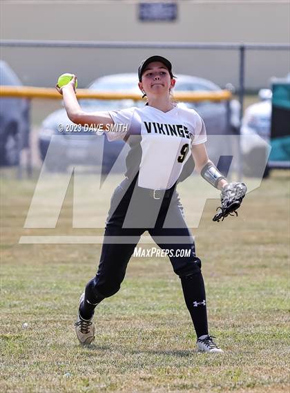 Thumbnail 2 in Edgewood-Colesburg vs Kee (West Delaware Innvitational) photogallery.