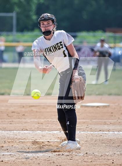 Thumbnail 3 in Edgewood-Colesburg vs Kee (West Delaware Innvitational) photogallery.