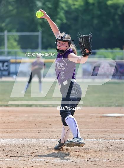 Thumbnail 2 in Edgewood-Colesburg vs Kee (West Delaware Innvitational) photogallery.