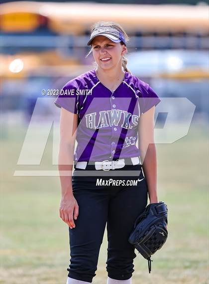Thumbnail 2 in Edgewood-Colesburg vs Kee (West Delaware Innvitational) photogallery.