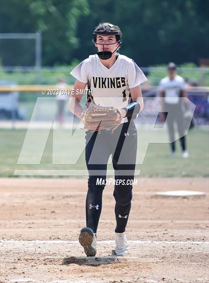 Thumbnail 3 in Edgewood-Colesburg vs Kee (West Delaware Innvitational) photogallery.