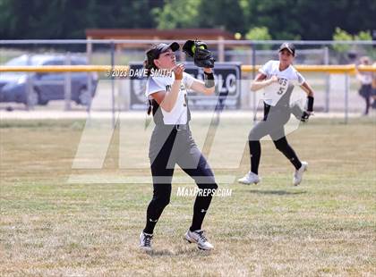 Thumbnail 2 in Edgewood-Colesburg vs Kee (West Delaware Innvitational) photogallery.