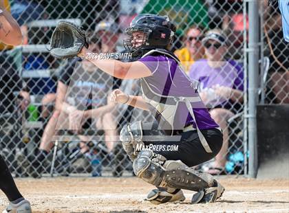 Thumbnail 3 in Edgewood-Colesburg vs Kee (West Delaware Innvitational) photogallery.