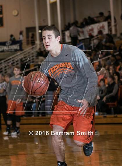 Thumbnail 2 in Royalton-Hartland vs. Fredonia photogallery.