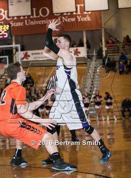 Thumbnail 3 in Royalton-Hartland vs. Fredonia photogallery.