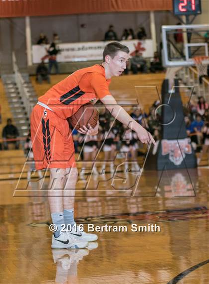 Thumbnail 2 in Royalton-Hartland vs. Fredonia photogallery.