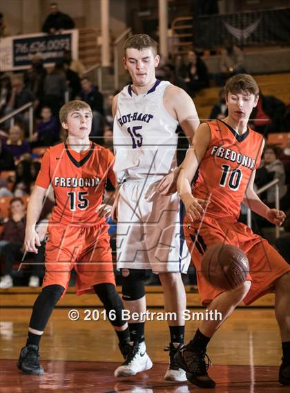 Thumbnail 3 in Royalton-Hartland vs. Fredonia photogallery.