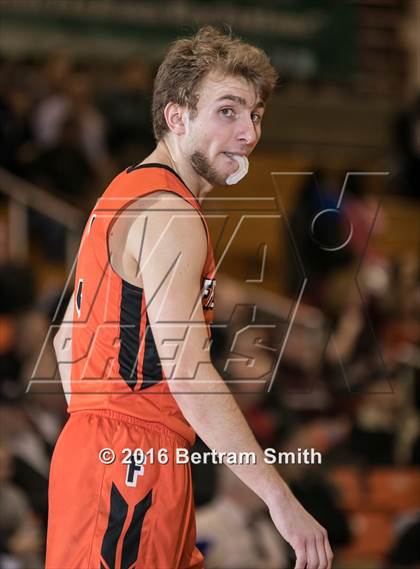 Thumbnail 2 in Royalton-Hartland vs. Fredonia photogallery.