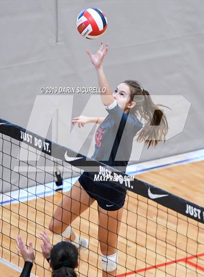 Thumbnail 1 in Sacred Heart vs. Village Christian (NIKE Tournament of Champions) photogallery.