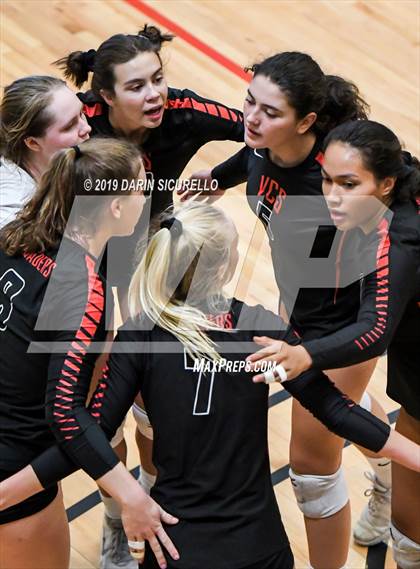 Thumbnail 3 in Sacred Heart vs. Village Christian (NIKE Tournament of Champions) photogallery.