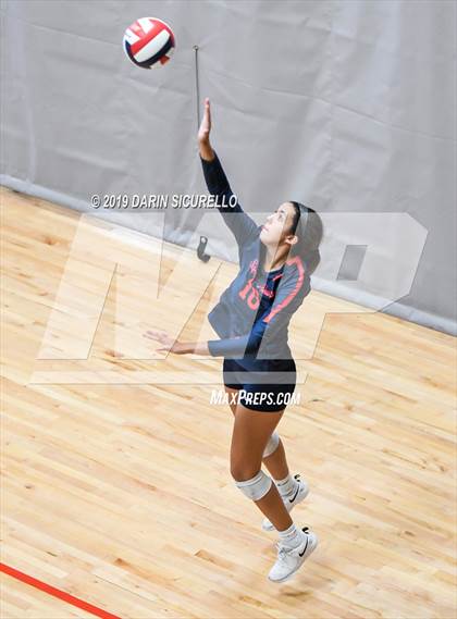 Thumbnail 2 in Sacred Heart vs. Village Christian (NIKE Tournament of Champions) photogallery.