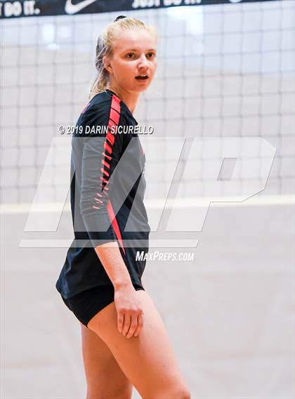 Thumbnail 3 in Sacred Heart vs. Village Christian (NIKE Tournament of Champions) photogallery.