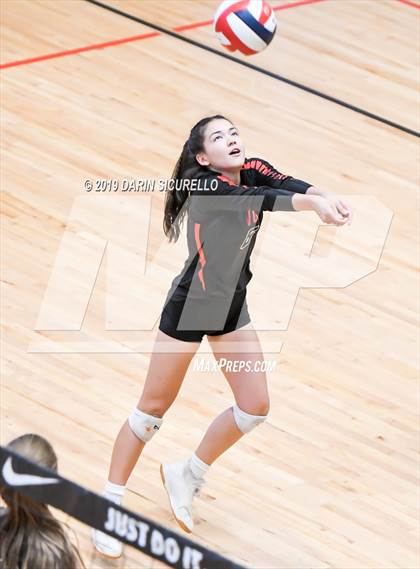Thumbnail 2 in Sacred Heart vs. Village Christian (NIKE Tournament of Champions) photogallery.