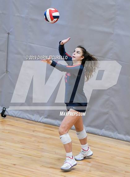 Thumbnail 3 in Sacred Heart vs. Village Christian (NIKE Tournament of Champions) photogallery.