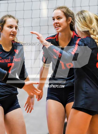 Thumbnail 3 in Sacred Heart vs. Village Christian (NIKE Tournament of Champions) photogallery.