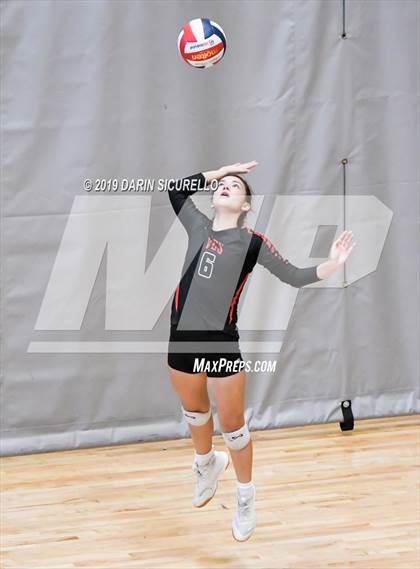 Thumbnail 3 in Sacred Heart vs. Village Christian (NIKE Tournament of Champions) photogallery.
